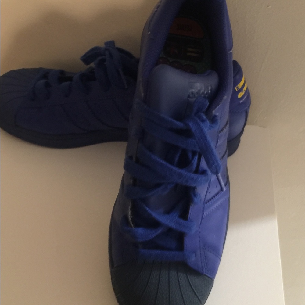 Adidas shoes - Picture 2 of 2